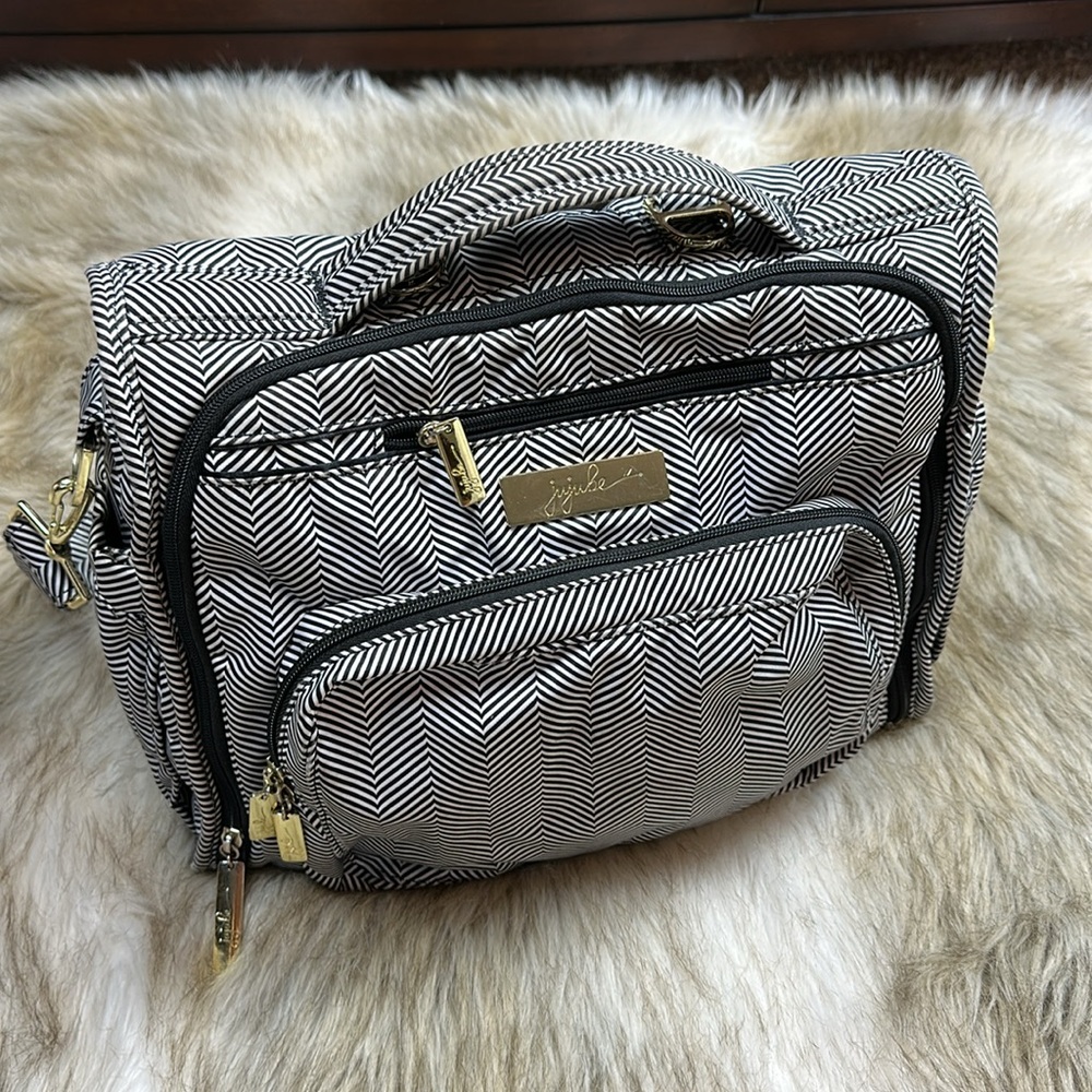 JuJuBe BFF Black & White Chevron Diaper Bag – Queen of the Nile